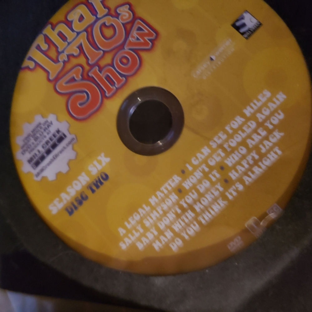 6 disk!!  That '70s Show DIFFERENT SEASONS TO FILL YOUR COLLECTION !!!